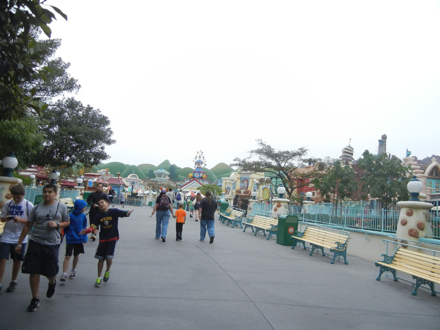 Disneyland Mickey's Toon Town Plaza